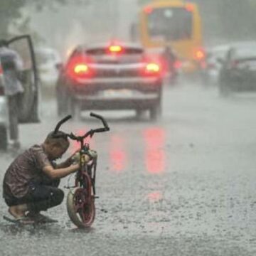 22 flights diverted as sudden Delhi rain