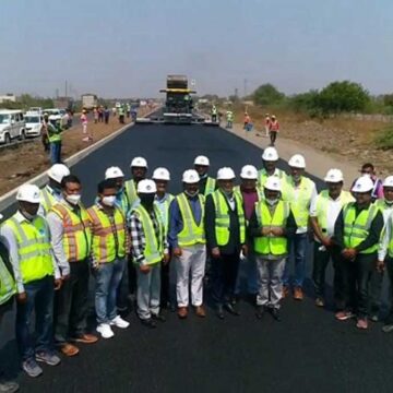 Gadkari sets record with Solapur-Bijapur highway development