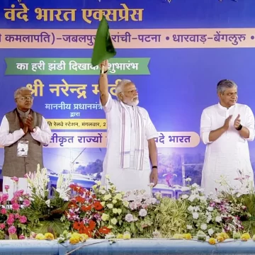 PM Modi flags off 5 Vande Bharat trains from Bhopal