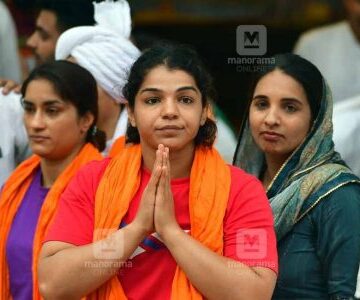 Sakshi Malik resumes Railway job, but denies reports of withdrawing from wrestlers protest