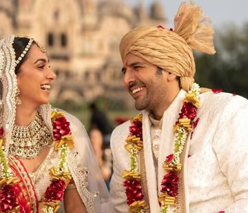 Fans get ‘mini heart attack’ on seeing Kartik Aaryan’s ‘wedding pic’, Kiara Advani deletes her post