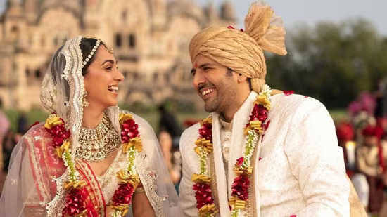 Fans get ‘mini heart attack’ on seeing Kartik Aaryan’s ‘wedding pic’, Kiara Advani deletes her post