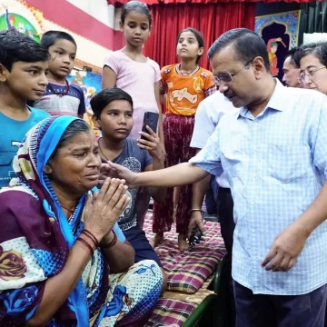 Delhi govt to give financial aid of Rs 10,000 to flood-hit families