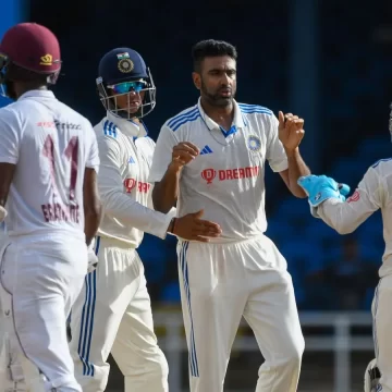 Ind vs WI, WI post 76/2 at Stumps, need 289 to level series