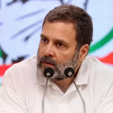 CS issues notice to Gujarat govt on Rahul plea against HC order