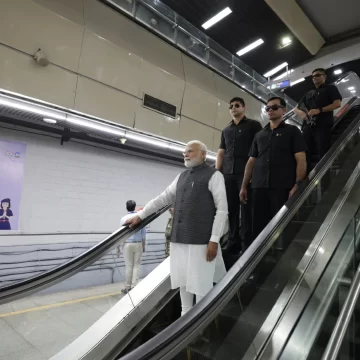 PM Modi hitches a ride with students in Metro enroute DU centenary celebrations, says DU is not just a university but a movement