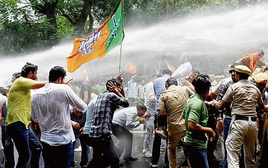 Water cannon used on BJP workers protesting against CM Kejriwal in Delhi