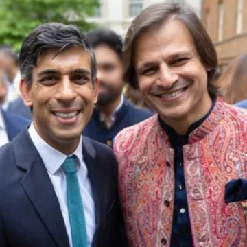 Vivek  meets Rishi at his 10 Downing Street reception