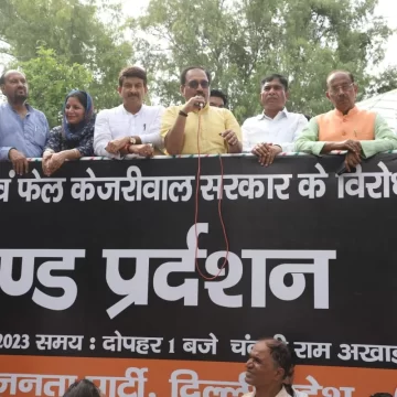 Delhi BJP holds protest against AAP