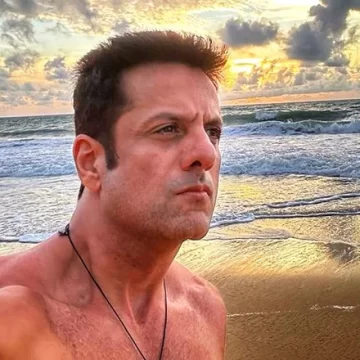 Fardeen ‘s New Beach Pic Gets Big Love From Dia  Abhishek And Other Celebs