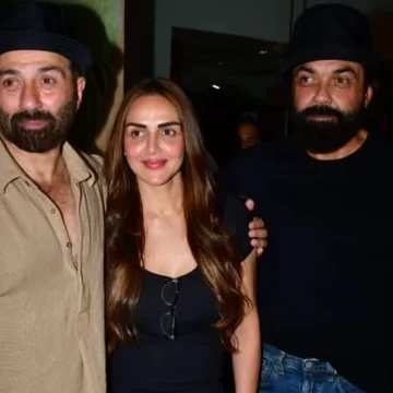 Esha Poses With Brothers Sunny And Bobby At Gadar 2 Screening