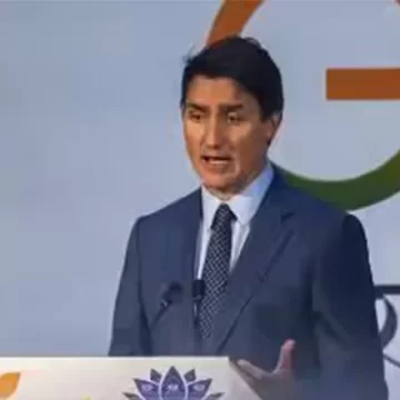 Canada PM Justin Trudeau still stuck in India after plane glitch