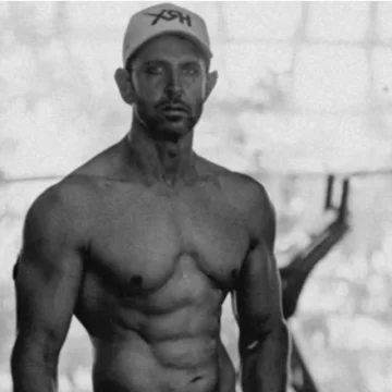 Hrithik Roshan shows his killer abs in shirtless photo