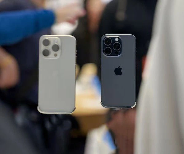 iPhone 15 Overheating Issue Makes It “Too Hot” To Touch iPhone 15 Overheating Issue Makes It “Too Hot” To Touch