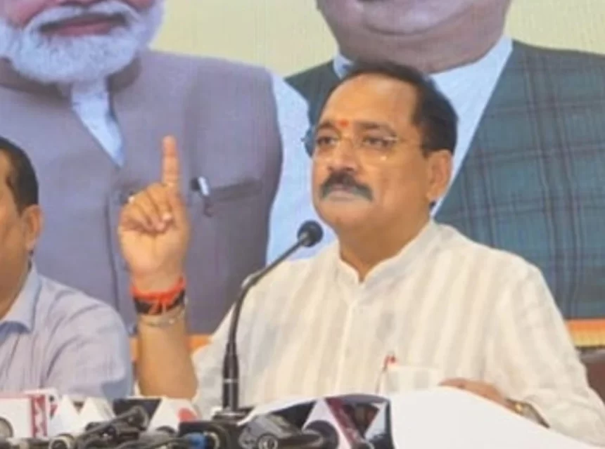 Delhi BJP Chief Slams Kejriwal’s Grape Scheme as Solution to Polution