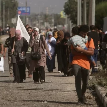 Thousands of Palestinians flee south as Israel steps up Gaza City offensive