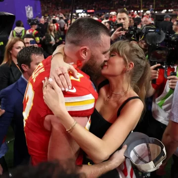 Taylor Swift Kisses Boy friend Travis After Kansas City Chiefs’ Big Win