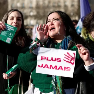 France becomes world’s first country to enshrine abortion in constitution