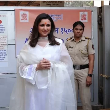 Parineeti visits temple To Celebrate SUCCESS Of amae Singh Chamkila