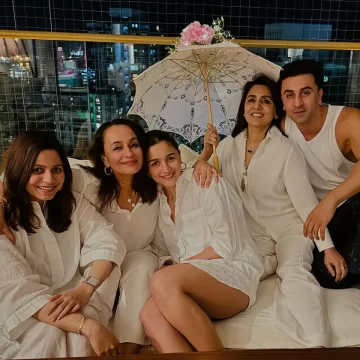 Alia -Ranbir Celebrate Mother’S Day With Moms Neetu Kapoor And Soni Razdan