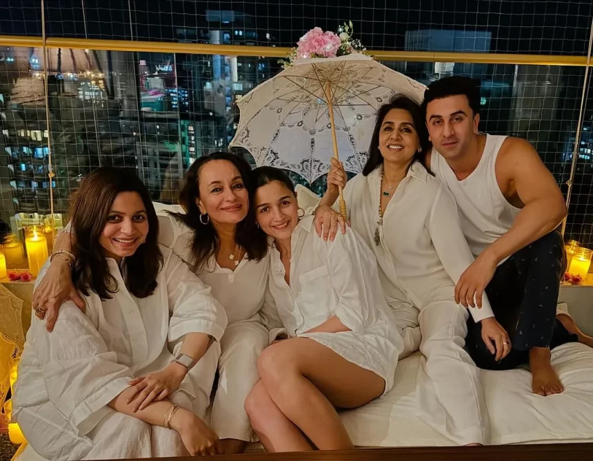 Alia -Ranbir Celebrate Mother’S Day With Moms Neetu Kapoor And Soni Razdan