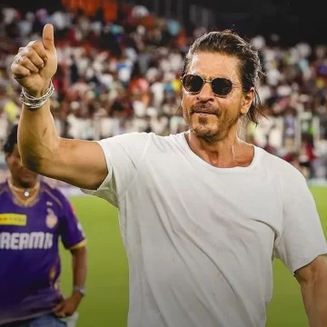 SRK admitted to hospital due to heat stroke at IPL match in Ahmedabad
