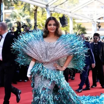 Aishwarya Lights Up The Red Carpet In A Glitzy Falguni Shane Peacock Gown