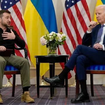 Biden reaffirms US support for Ukraine in critical meeting with Zelensky