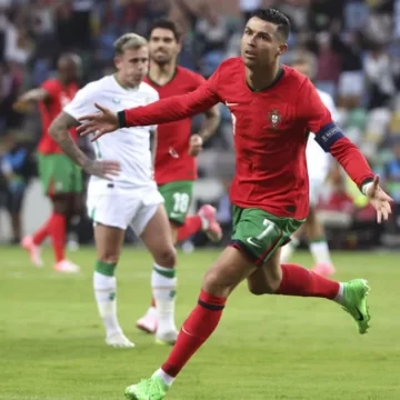 Ronaldo’s Portugal snatch a last-gasp win over Czechs in Euro Cup