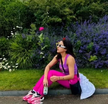 Sara Ali Khan rocks her summer look in latest pics