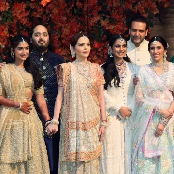 Ambani family groove to SRK’s ’Deewangi Deewangi’ song at Anant and Radhika’s sangeet ceremony