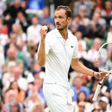 Medvedev gains Sinner revenge, wins five-set QF thriller at Wimbledon