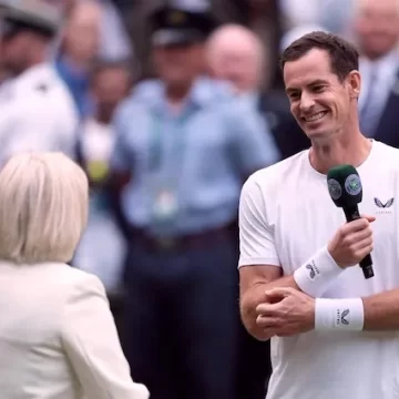 Sue Barker sends Andy Murray off in Last Wimbledon