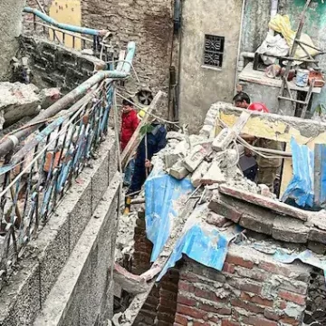 4 Killed, 14 Injured As House Collapses In Delhi; Rescue Ops Underway