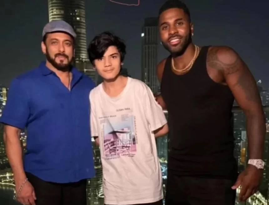 Salman goes shopping in Dubai mall, meets Jason Derulo Salman goes shopping in Dubai mall, meets Jason Derulo