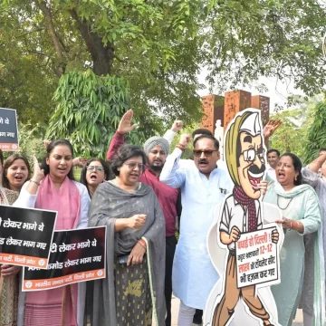 BJP holds protests against Kejriwal, alleges misuse of taxpayers’ money in ‘Sheeshmahal’