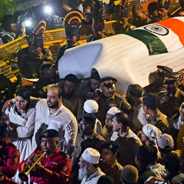 Hundreds pay tribute, Baba Siddique laid to rest with full state honours