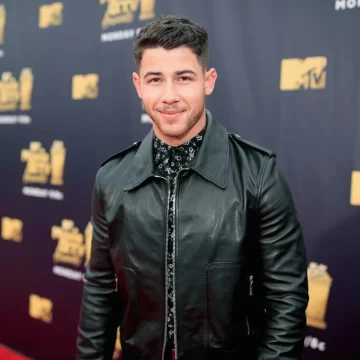 Nick Jonas flees stage after a laser gets aimed at his head at Prague concert