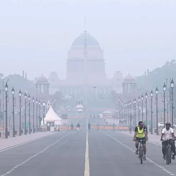 Delhi air quality remains ‘very poor’ post Diwali; farm fire fuels rising pollution