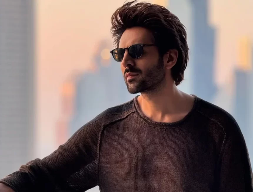 Kartik poses on top of Burj Khalifa, channels his latest character ‘Rooh baba’ Kartik poses on top of Burj Khalifa, channels his latest character ‘Rooh baba’