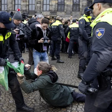 Dozens detained after protesters defy ban in Amsterdam