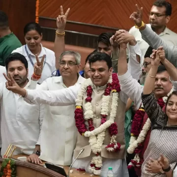 AAP gets Mayor with thin margin after cross voting in MCD