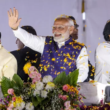 PM Modi inaugurates InR 2 lakh cr. projects in Andhra Does Massive Road Show