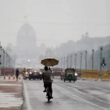 Light rain improves Delhi’s air quality, AQI remains in ‘moderate’ category