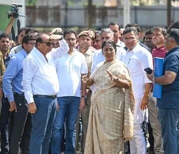 Delhi CM inspects drains ahead of monsoon