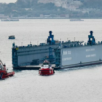Russia, Ukraine agree to sea, energy truce; Washington seeks easing of sanctions