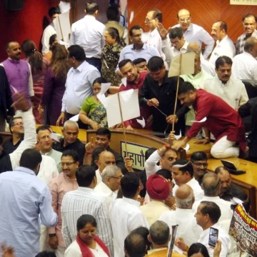 MCD House meet adjourned as AAP, BJP councillors spar