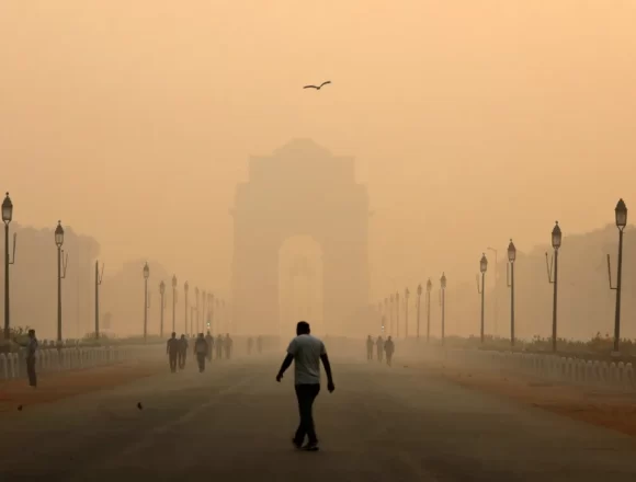 Delhi-NCR Wakes up to Dusty weather Delhi-NCR Wakes up to Dusty weather