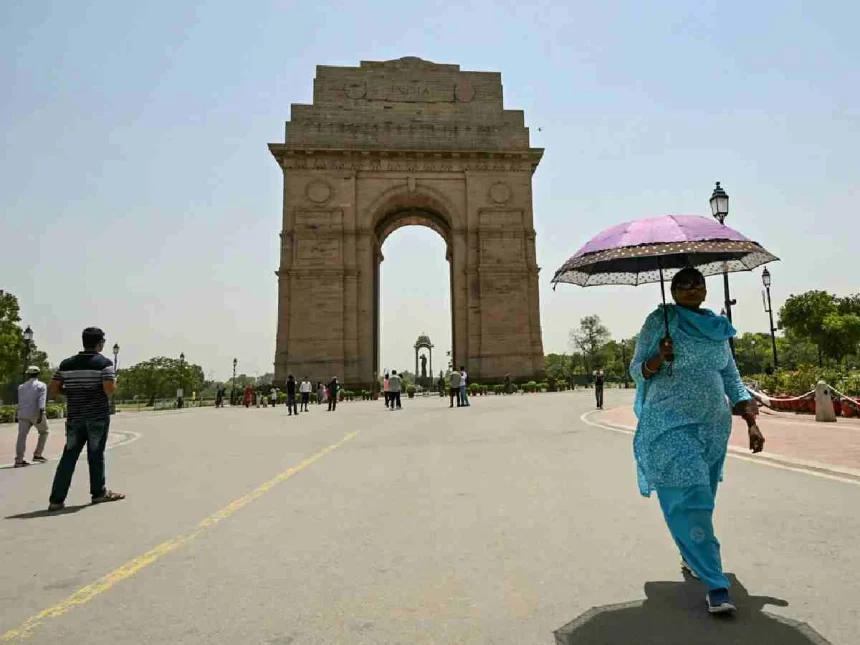 Delhi: Air quality gets poor, thunderstorm with rain expected today