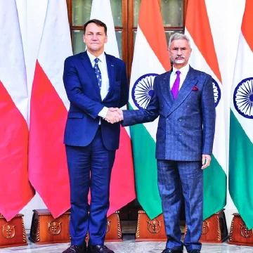 EAM Jaishankar Cautions Poland On Pakistan